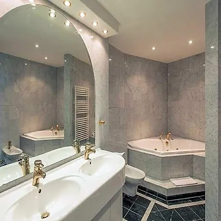 Sunday Schloss Glewe Ξενοδοχείο 4*