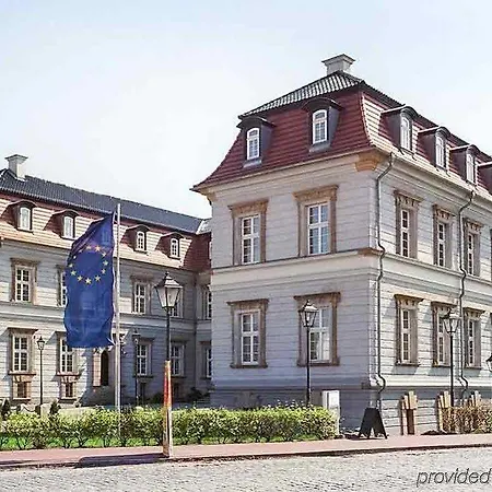 Sunday Schloss Glewe מלון